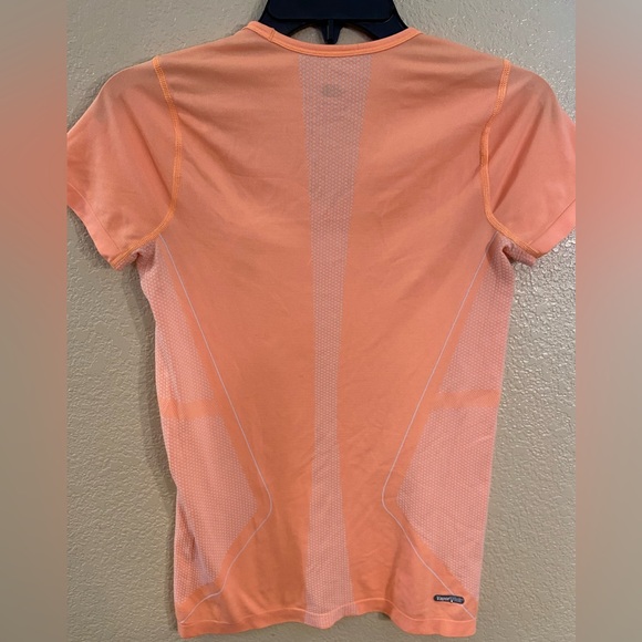 The North Face VaporWick Melon Orange V Neck Tee Size Small - Picture 7 of 8